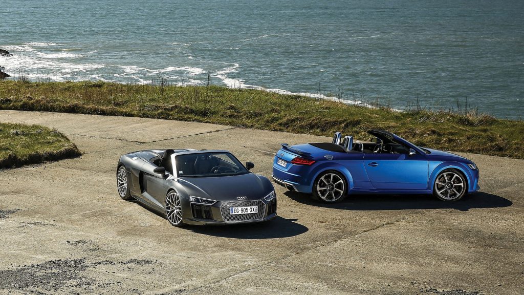 TT RS vs R8 V10