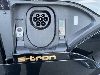 Audi e-tron SPORTBACK Sportback 55 quattro 408 ch S line   - 52