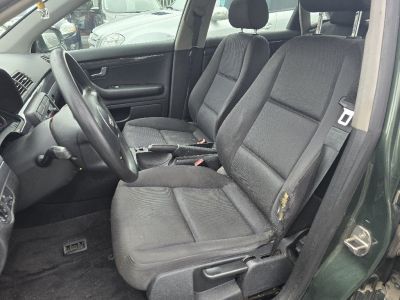 Audi A4 Serie 2 (8E2) 19 TDi 131cv   - 10