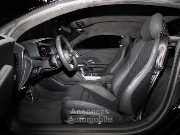 Audi R8 PERFORMANCE RWD - 9