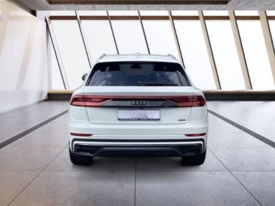 Audi Q8 55 TFSI e quattro S-LINE   - 4
