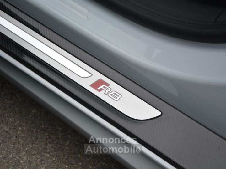 Audi R8 620 CV V10 Performance LOA 1 299 Euros Par mois Sièges Recaro Carbon Interieur et Moteur Gris Suzuka V 10 - 13