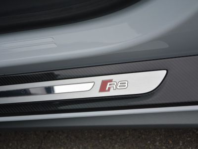 Audi R8 620 CV V10 Performance LOA 1 299 Euros Par mois Sièges Recaro Carbon Interieur et Moteur Gris Suzuka V 10   - 14