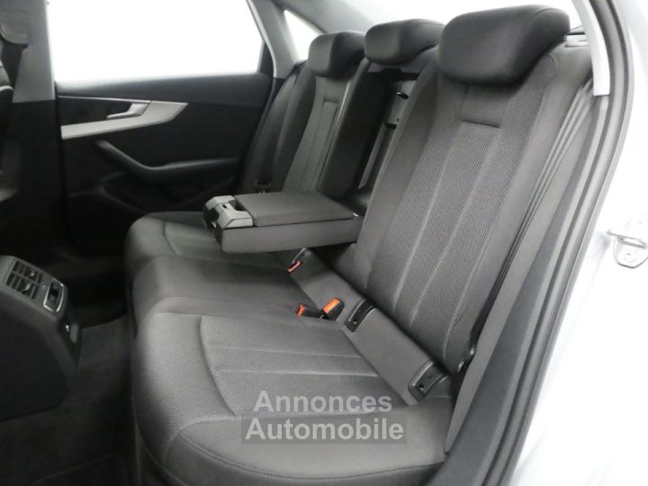 Audi A4 35 TFSI 150CH DESIGN S TRONIC 7 - 8
