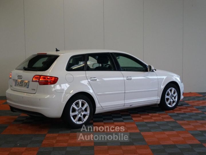 Audi A3 Sportback 18 TFSI 160 Ambiente - 2