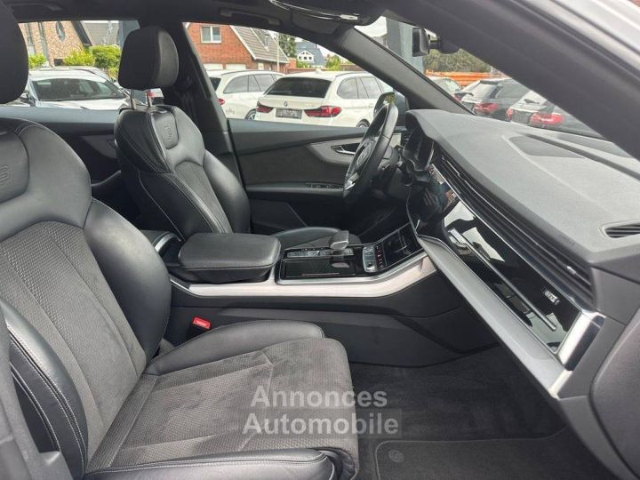 Audi Q8 50TDI/QUATTRO/S-LINE/AHKPANO/21" - 12