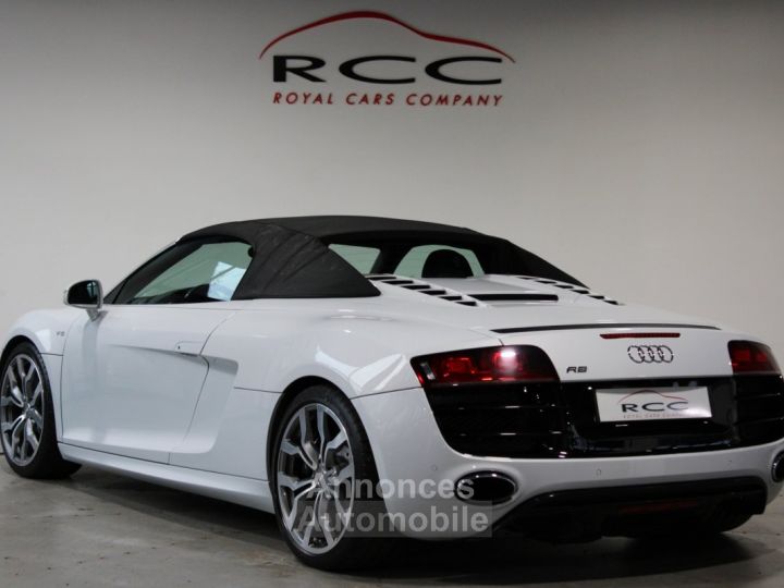 Audi R8 Spyder 52 V10 FSI 525 S - 9