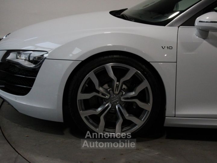 Audi R8 Spyder 52 V10 FSI 525 S - 11