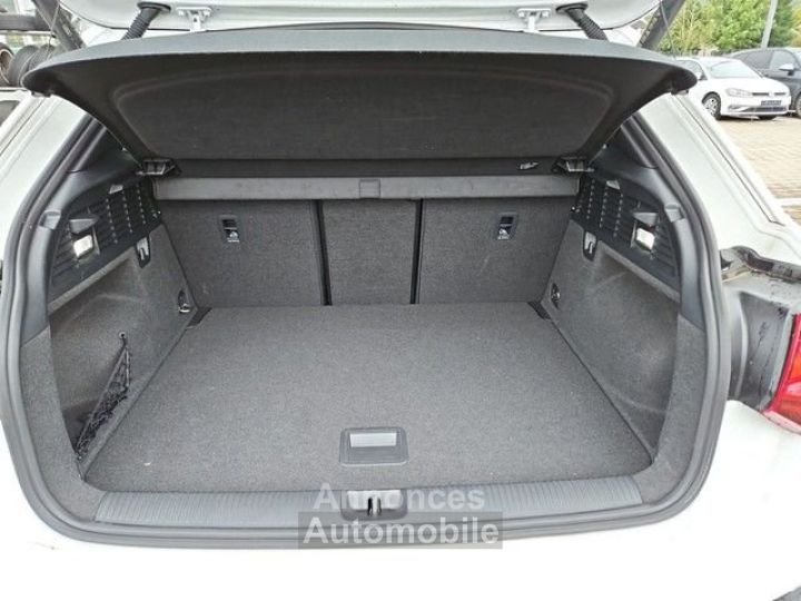 Audi Q2 35 TDI S line Matrix Fahren Parken - 6
