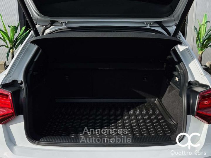 Audi Q2 10i S-LINE SUPER LOOK CUIR FEUX LED GPS GARANTIE - 14