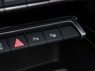 Audi RS3 25 QUATTRO MATRIX LED B&O OPEN PANO- 1OWNER   - 46