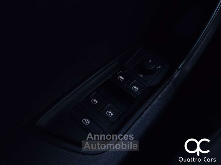 Audi A1 Sportback 10i Feux led Sieges chauff Car play - 26