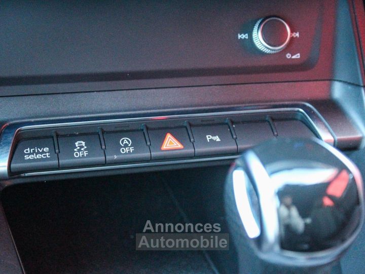 Audi Q3 20 35 TDI 150 S-tronic S Line SELLERIE CUIR - 21