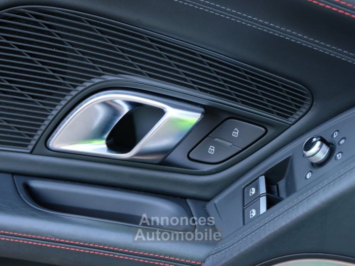 Audi R8 V10 PLUS - 16