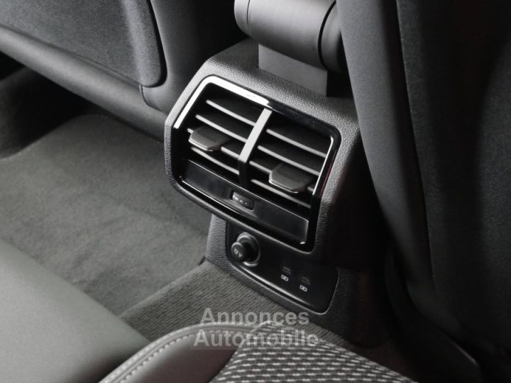 Audi Q3 Sportback 45 TFSIe 245 ch S tronic 6 S line - 3