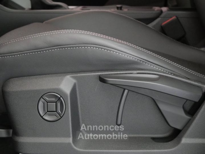 Audi Q3 Sportback 45 TFSIe 245 ch S tronic 6 S line - 9