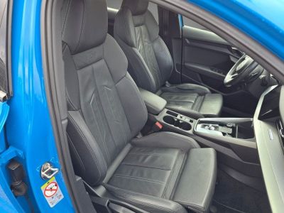 Audi A3 40 TFSI e S tronic S line • Hybride rechargeable • Toit pano • Caméra   - 13