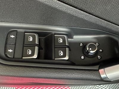 Audi Q2 S Line 30 TDi 116 ch S tronic 7 - Toit ouvrant - Volant méplat - Radar AV AR   - 12