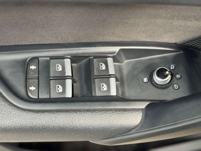 Audi Q5 55 tfsi s-line s-tronic 367 ch   - 4
