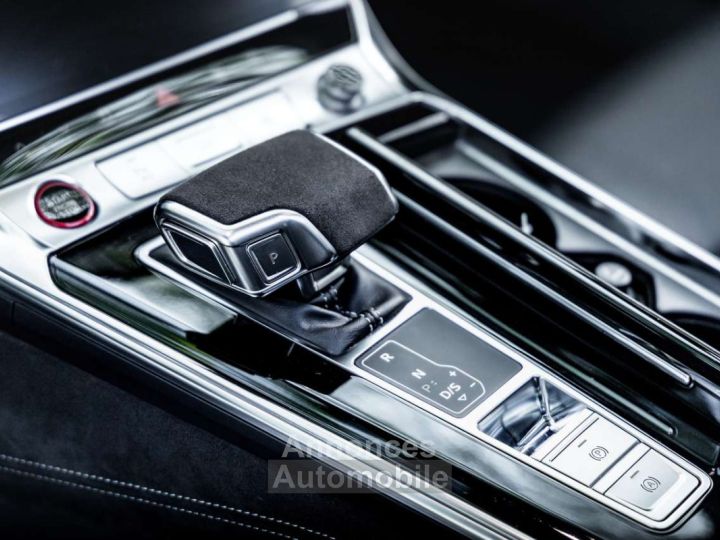 Audi RS6 Avant Quattro - 23