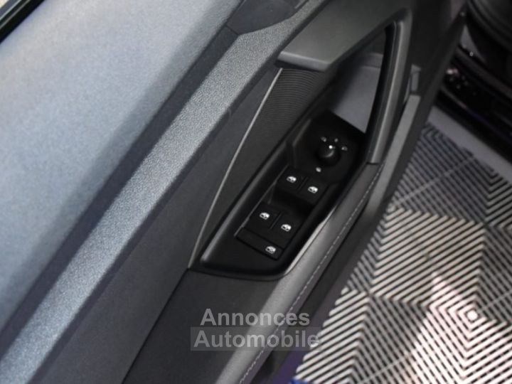 Audi A3 Sportback S-Line 35 TDI 150 S-Tronic GPS Virtual Caméra Lane Pré Sense Induction JA 19 - 12
