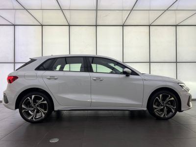 Audi A3 Sportback 40 TFSIe 204 S tronic 6 S Line   - 3
