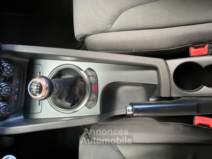 Audi TT 20 TFSI 200 - CARNET SUIVI COMPLET - DISTRIBUTION OK - 23