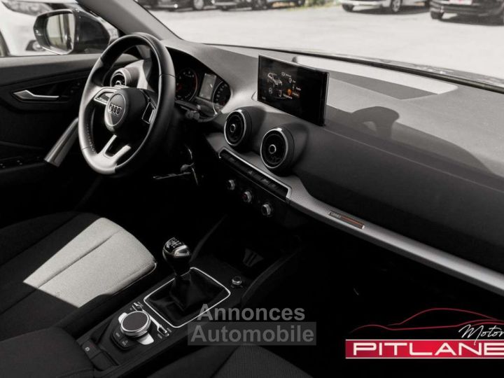 Audi Q2 30 TFSI Blue Navigation Feu LED Jantes 19 - 9