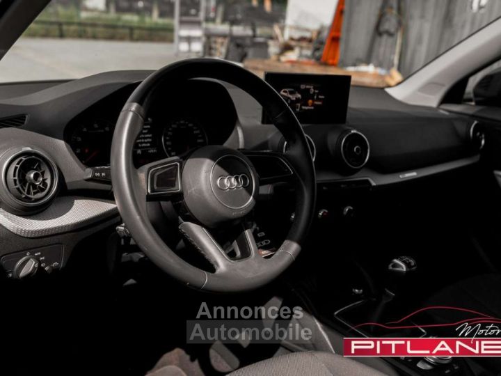Audi Q2 30 TFSI Blue Navigation Feu LED Jantes 19 - 11