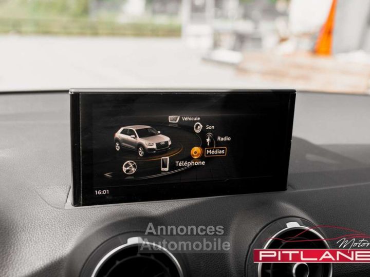 Audi Q2 30 TFSI Blue Navigation Feu LED Jantes 19 - 14