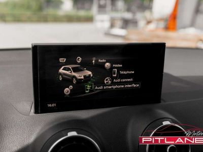 Audi Q2 30 TFSI Blue Navigation Feu LED Jantes 19   - 16