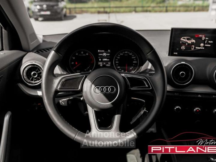 Audi Q2 30 TFSI Blue Navigation Feu LED Jantes 19 - 20