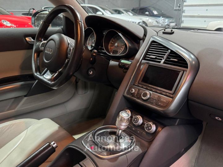 Audi R8 42 V8 FSI 430ch R tronic 6 - 12