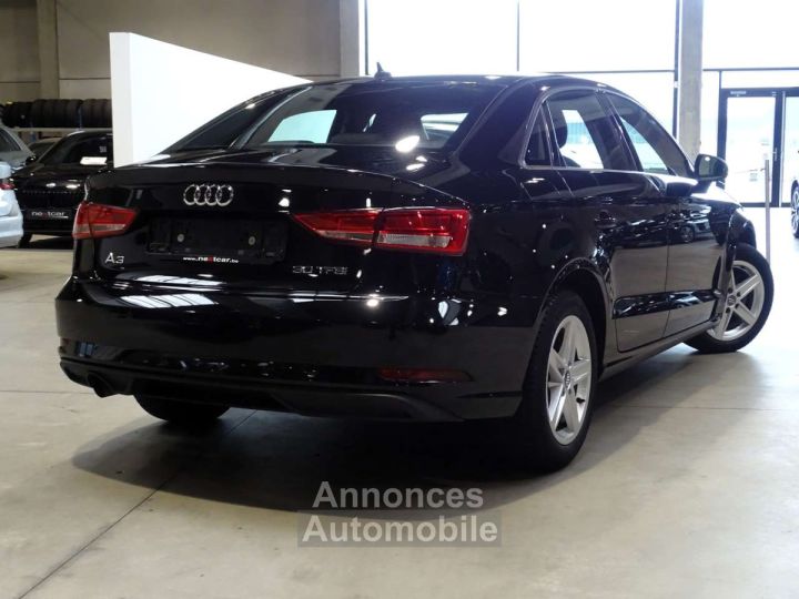 Audi A3 30TFSI Design Sedan - 3