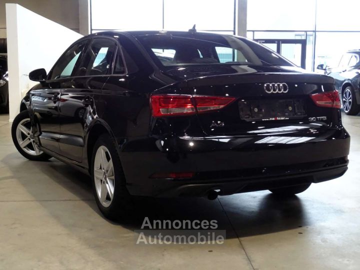 Audi A3 30TFSI Design Sedan - 4