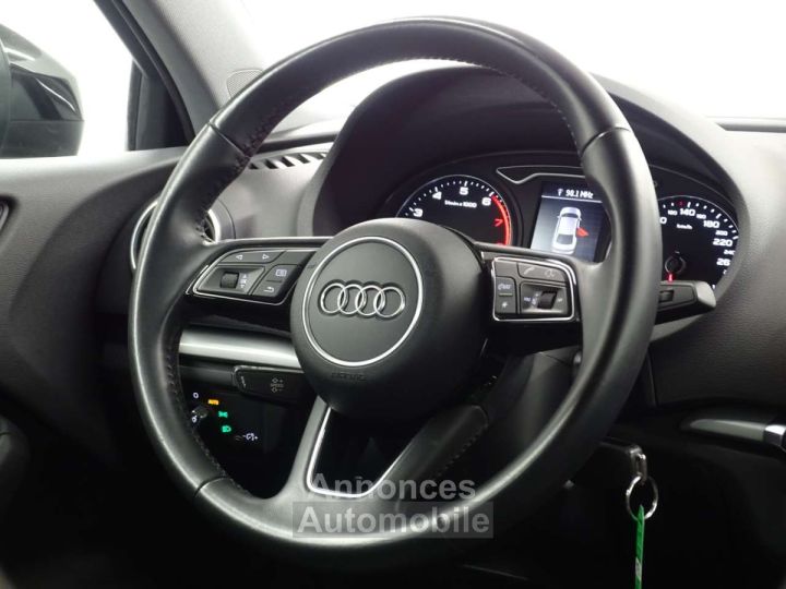 Audi A3 30TFSI Design Sedan - 6
