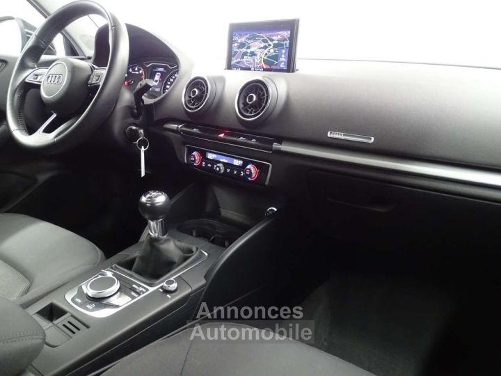 Audi A3 30TFSI Design Sedan - 8