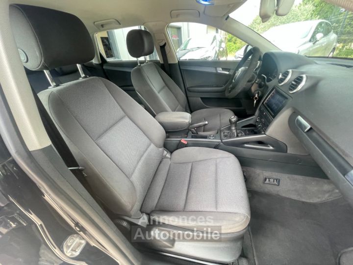 Audi A3 (8P Phase 2) 16 TDI 90ch Sportback Ambition / Origine France - 10