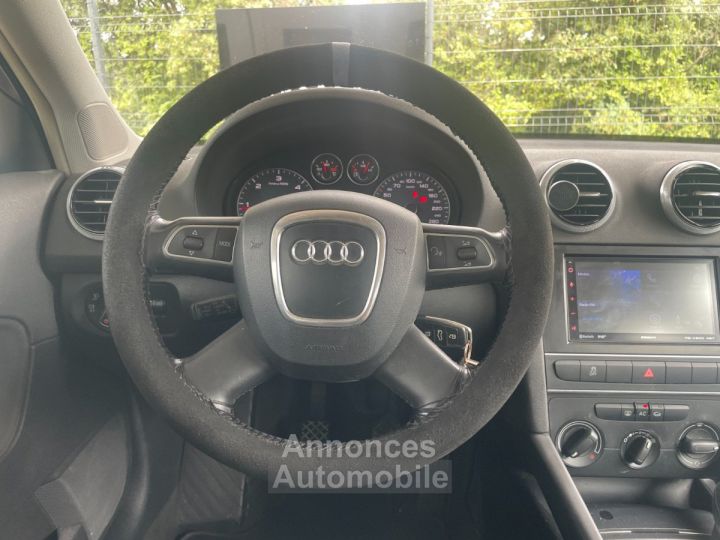 Audi A3 (8P Phase 2) 16 TDI 90ch Sportback Ambition / Origine France - 14