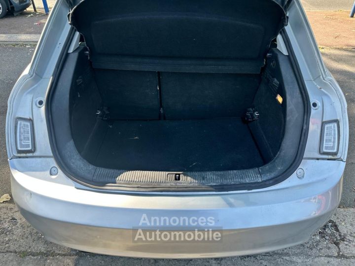Audi A1 16 TDI 90 AMBIENTE S TRONIC - 17