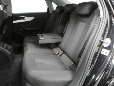 Audi A4 30 TDI 136CH BUSINESS LINE S TRONIC 7 7CV   - 8