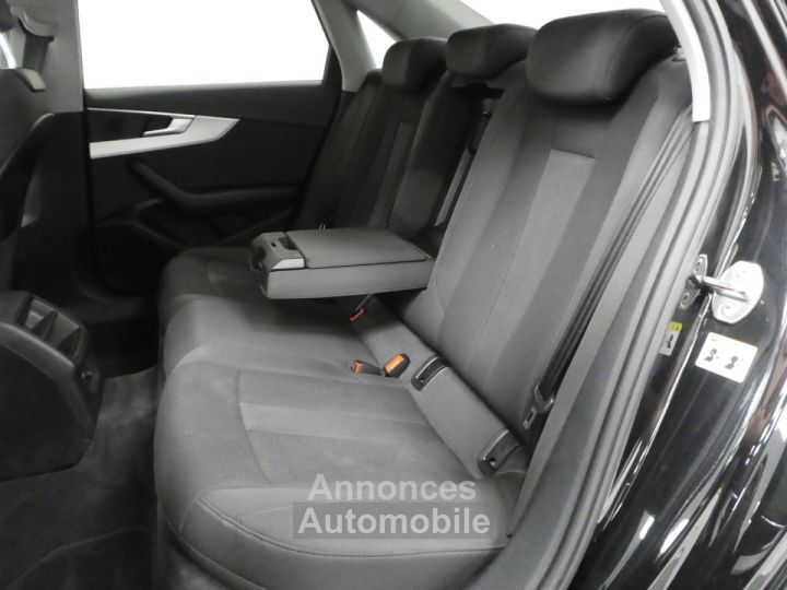 Audi A4 30 TDI 136CH BUSINESS LINE S TRONIC 7 7CV - 8