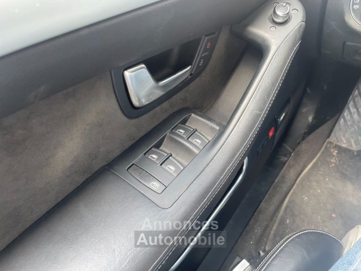 Audi S8 52 FSI V10 450 Quattro Tiptronic A / TOIT OUVRANT / CAMERA DE RECUL - 32