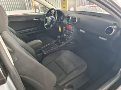 Audi A3 16 TDI 105 CV PACK  Ambiente * REPRISE POSSIBLE *   - 7