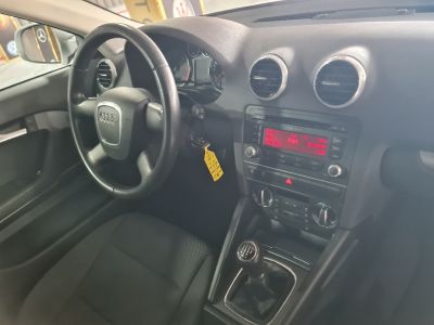 Audi A3 16 TDI 105 CV PACK  Ambiente * REPRISE POSSIBLE *   - 8