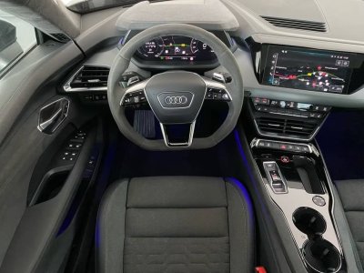 Audi e-tron GT 476ch quattro   - 16