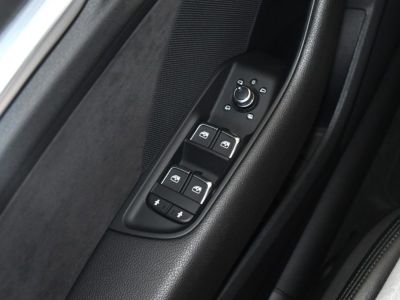 Audi A3 Sportback S-Line Ambition Luxe 35 TDI 150 S-Tronic GPS Virtual Attelage Car Play Pré Sense ACC Induction JA 18   - 23