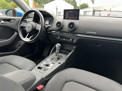 Audi A3 Sportback 14 TFSI 204 E-Tronic Design 2018   - 15