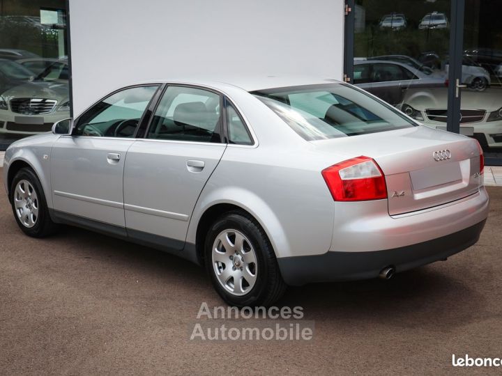 Audi A4 Série 2 (8E2) 20i 130ch Boîte manuelle 5 vitesses - 2