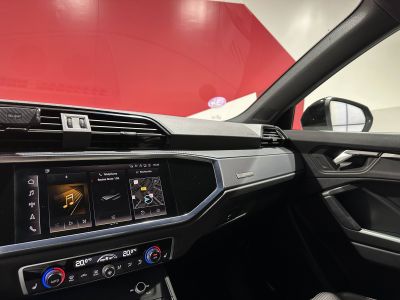 Audi Q3 45 TFSIe 245 ch S tronic 6 S line   - 44